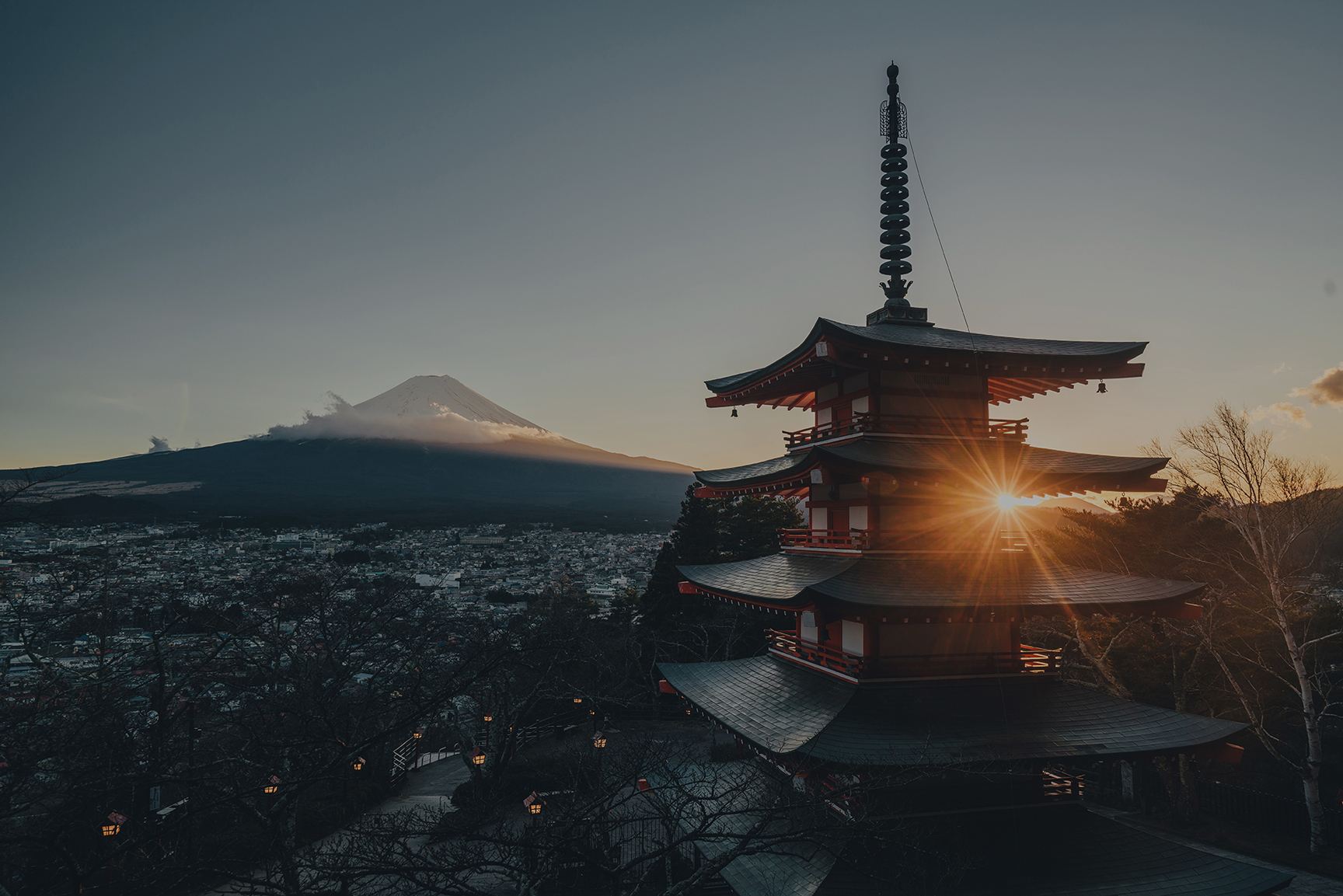 Japan's Chureito Pagoda with Mount Fuji in the background symbolises ARCO's "おもてなし"